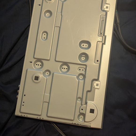 Cream Electronics Device - Picture 2 of 8